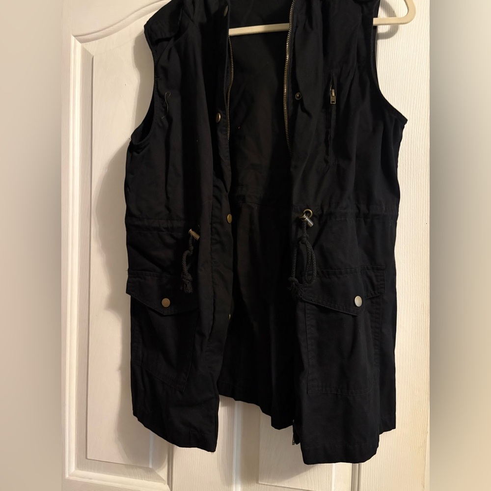 GUC Zenana black vest size large